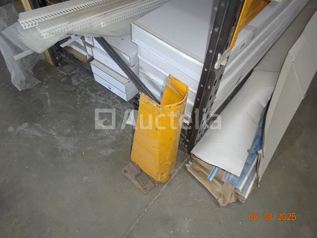 1 grijs en geel metalen rek voor pallet +/- 5m50/1m10/3m, 1 metalen rek 2m90/1m10/3m50 - afbeelding 1 van  4