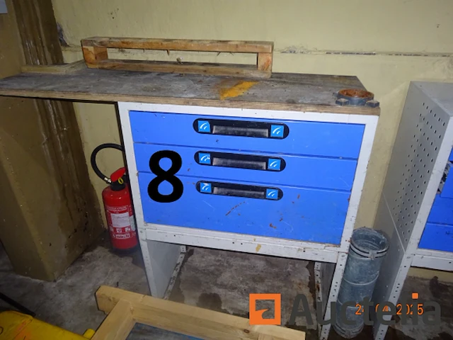 1 grijze plank met vier blauwe lades, afm. 101/41/97, 1 plank met blauwe pvc bakken afm. 127/26/152, 1 legplank met blauwe pvc bakken afm. 102/26/151, 1 plank met drie lades in dim blue 76/41/99 - afbeelding 1 van  3