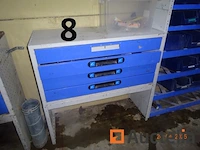 1 grijze plank met vier blauwe lades, afm. 101/41/97, 1 plank met blauwe pvc bakken afm. 127/26/152, 1 legplank met blauwe pvc bakken afm. 102/26/151, 1 plank met drie lades in dim blue 76/41/99 - afbeelding 2 van  3