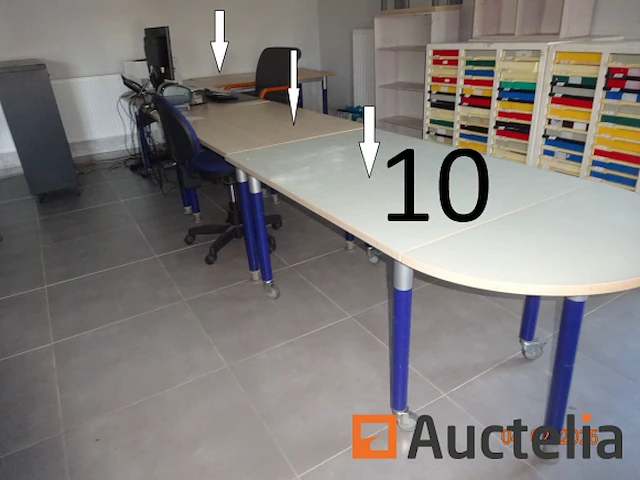 1 grote bureautafel 4 compartimenten totale lengte 5m met rendement van 1m40 - afbeelding 1 van  1