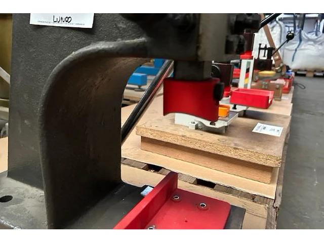 1 handmatige persmachine - afbeelding 3 van  3