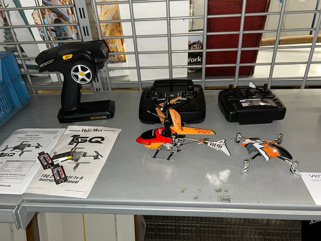 1 helicopter, 4 drones op afstandsbediening - afbeelding 1 van  7