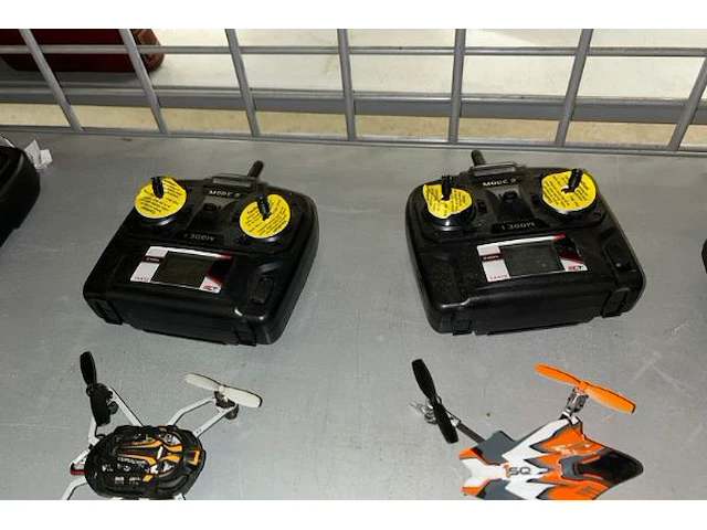 1 helicopter, 4 drones op afstandsbediening - afbeelding 5 van  7
