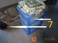 1 hoek rek 5 compartimenten, 1 hondenmand, 1 blauwe pvc bak, 1 bijpassende rek 1m40 op de hoek rek - afbeelding 4 van  4