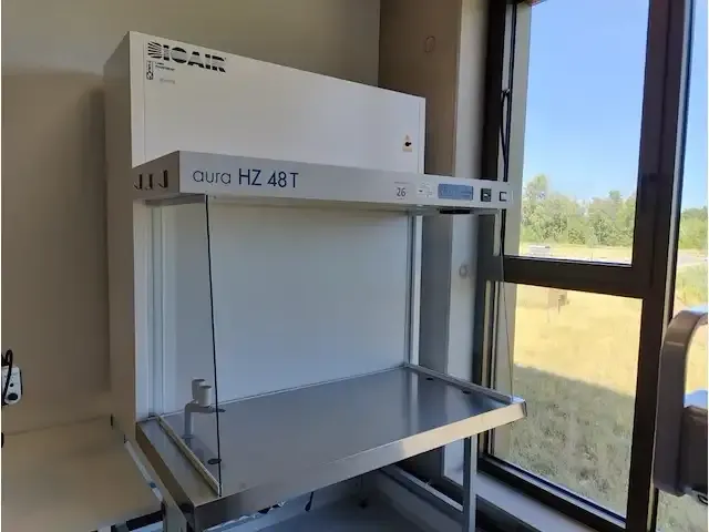 1 horizontal laminar air flow cabinet bioair aura hz 48t np: € 7500 - afbeelding 1 van  6