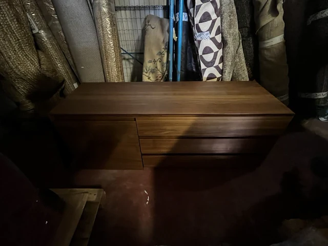 1 houten hangdressoir - afbeelding 1 van  4