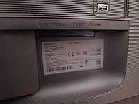 1 houten presentatie meubel met beeldscherm samsung s32bm700uu - afbeelding 4 van  4