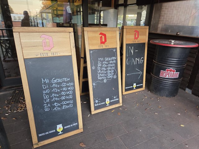 1 houten sandwichbord geteken "duvel" - afbeelding 1 van  4