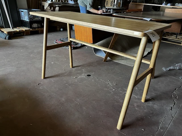 1 houten tafeltje - afbeelding 1 van  4