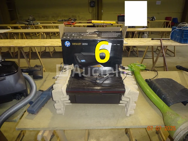 1 hp deskjet 3050 printer, 1 samsung 2000w stofzuiger - afbeelding 1 van  1