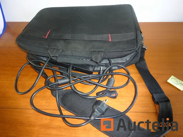 1 hp zbook laptopbekabeling en zwarte koffer - afbeelding 2 van  3