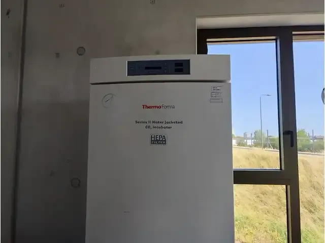 1 incubator thermo forma model series 2 3310 np: € 10000 - afbeelding 2 van  7