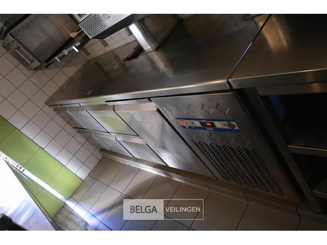 1 inox werktafel met 7 deuren frigo diamond goldline 2,43 x 70b x80h - afbeelding 1 van  5