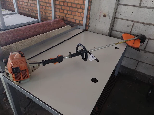 1 kantenmaaier stihl fs12l - afbeelding 1 van  4