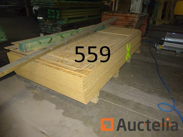 1 kavel van +/- 30 osb platen 83/120/1 - afbeelding 2 van  2