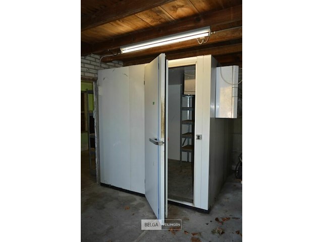 1 koelcel 2m op 2 m {zelf demonteren motor kan eenvoudig gedemonteerd worden} - afbeelding 1 van  7