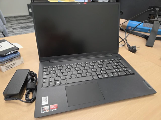 1 laptop lenovo v15 g4 amn - afbeelding 1 van  5