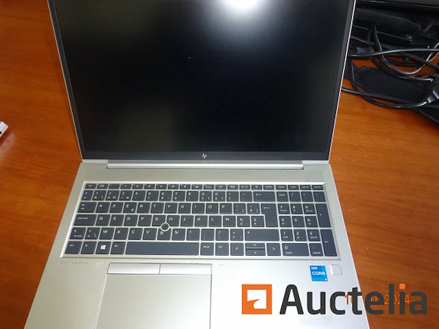 1 laptop zonder bekabeling hp elite book - afbeelding 1 van  1