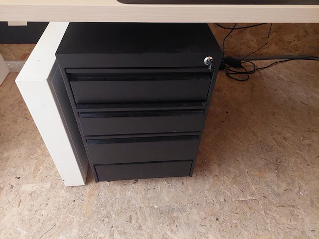 1 linak smartdesk | elektrisch zit-sta bureau - afbeelding 3 van  4