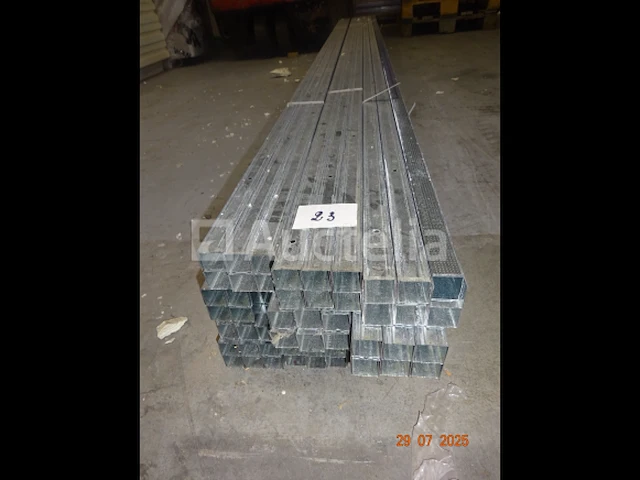 1 lot 12 balen van 12 metalen stut afm. : 3/3/300, d.w.z. 144 stuks - afbeelding 2 van  2