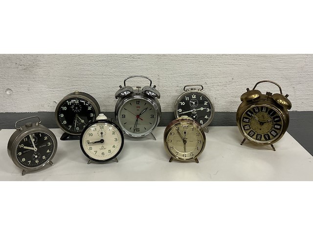 1 lot: 7 x oude leuke wekkers - afbeelding 1 van  1