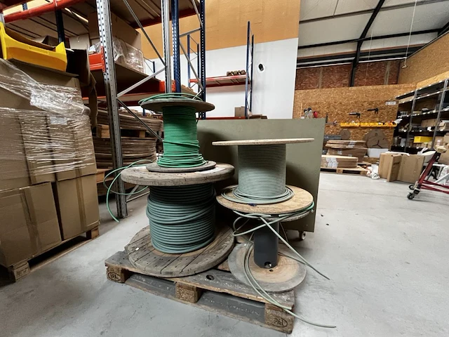 1 lot bobijnen elektrische kabel - afbeelding 1 van  3