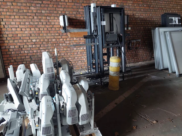 1 lot digitale schoolborden - afbeelding 1 van  10
