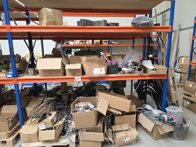 1 lot div bevestigingsmaterialen - afbeelding 1 van  20