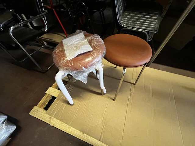 1 lot div stoelen + krukken - afbeelding 3 van  8