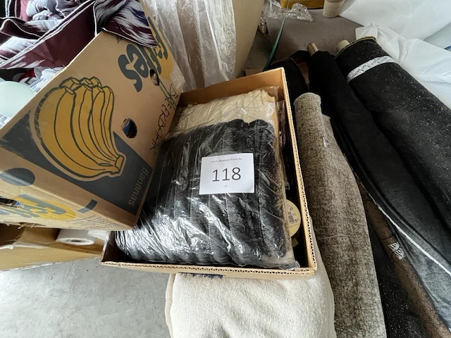 1 lot div tapijten, stoffen, linten ea - afbeelding 3 van  6