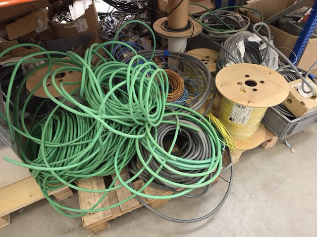 1 lot elektrische onderdelen en kabels - afbeelding 6 van  13