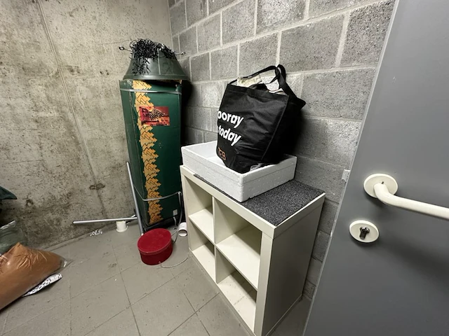 1 lot : inboedel appartement - afbeelding 34 van  35