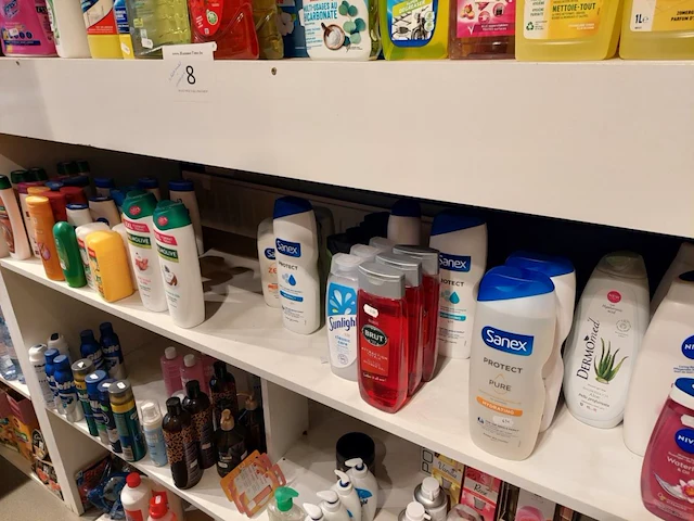 1 lot schoonmaakmiddelen + verzorgingsproducten - afbeelding 3 van  8