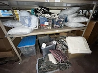 1 lot sierkussens + hoezen, gordijnen, tapijten - afbeelding 1 van  8