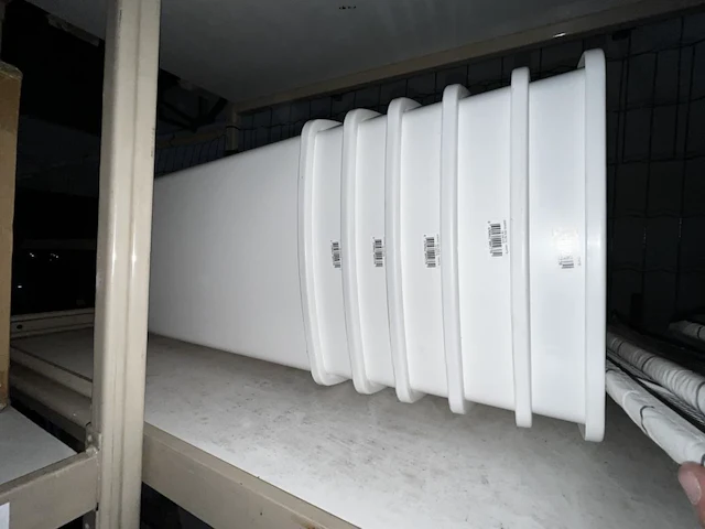1 lot strijkijzers, strijkplanken en wc inrichting - afbeelding 6 van  8