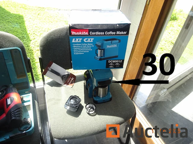 1 makita boormachine, 1 heteluchtpistool, 1 makita draadloze koffiemachine - afbeelding 6 van  6
