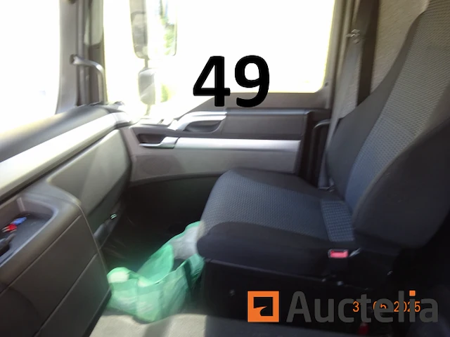 1 man vrachtwagen immat. 1gyg462, 1e inschrijving 02/06/2016, chassis 343950, 2 kentekenboekjes (thuis en voertuig), 1 identificatierapport. waarschuwing, voertuig niet getest vanwege batterijstoring, startte niet tijdens de expertise. een bezoek aan dit voertuig is aan te bevelen. - afbeelding 4 van  31