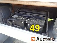1 man vrachtwagen immat. 1gyg462, 1e inschrijving 02/06/2016, chassis 343950, 2 kentekenboekjes (thuis en voertuig), 1 identificatierapport. waarschuwing, voertuig niet getest vanwege batterijstoring, startte niet tijdens de expertise. een bezoek aan dit voertuig is aan te bevelen. - afbeelding 11 van  31
