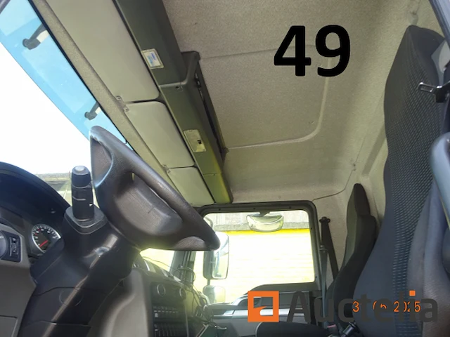 1 man vrachtwagen immat. 1gyg462, 1e inschrijving 02/06/2016, chassis 343950, 2 kentekenboekjes (thuis en voertuig), 1 identificatierapport. waarschuwing, voertuig niet getest vanwege batterijstoring, startte niet tijdens de expertise. een bezoek aan dit voertuig is aan te bevelen. - afbeelding 16 van  31
