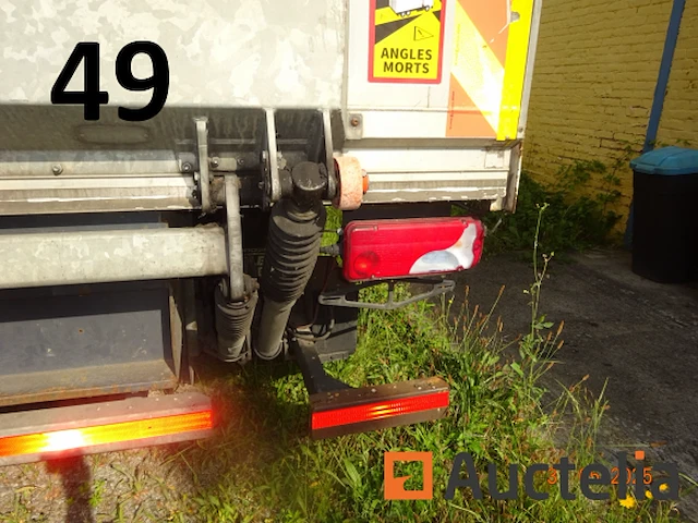 1 man vrachtwagen immat. 1gyg462, 1e inschrijving 02/06/2016, chassis 343950, 2 kentekenboekjes (thuis en voertuig), 1 identificatierapport. waarschuwing, voertuig niet getest vanwege batterijstoring, startte niet tijdens de expertise. een bezoek aan dit voertuig is aan te bevelen. - afbeelding 23 van  31