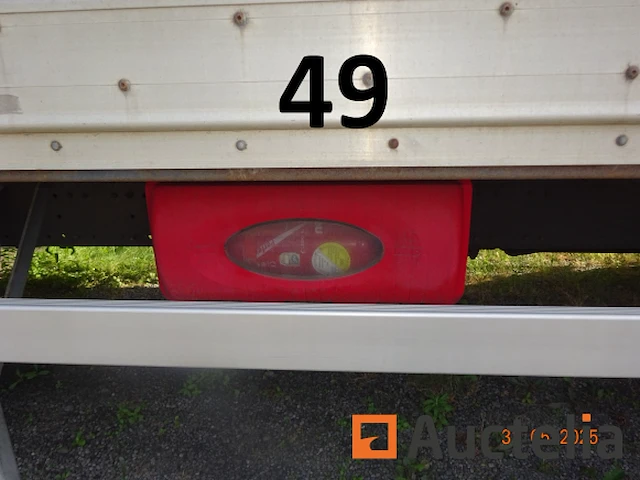 1 man vrachtwagen immat. 1gyg462, 1e inschrijving 02/06/2016, chassis 343950, 2 kentekenboekjes (thuis en voertuig), 1 identificatierapport. waarschuwing, voertuig niet getest vanwege batterijstoring, startte niet tijdens de expertise. een bezoek aan dit voertuig is aan te bevelen. - afbeelding 26 van  31