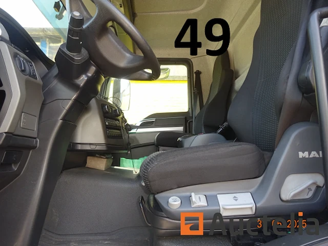 1 man vrachtwagen immat. 1gyg462, 1e inschrijving 02/06/2016, chassis 343950, 2 kentekenboekjes (thuis en voertuig), 1 identificatierapport. waarschuwing, voertuig niet getest vanwege batterijstoring, startte niet tijdens de expertise. een bezoek aan dit voertuig is aan te bevelen. - afbeelding 30 van  31