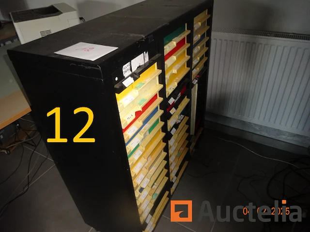 1 metaal rek op wielen met kunststof schuiflades 93/35/105 - afbeelding 1 van  1