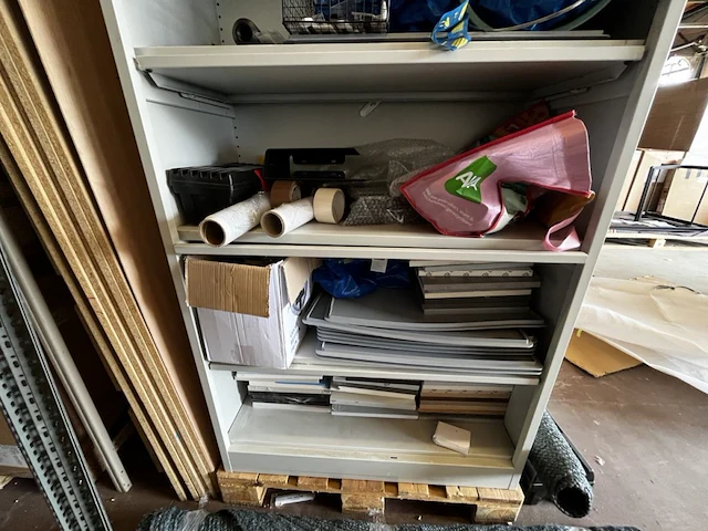 1 metalen folderhouder met inhoud - afbeelding 4 van  7