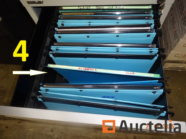 1 metalen kast met twee grijze lades - afbeelding 1 van  2