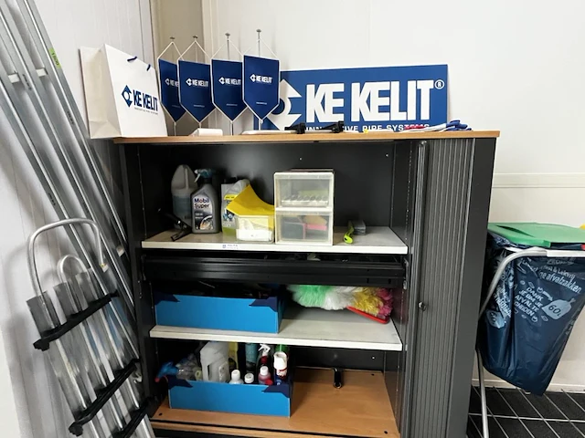 1 metalen rolluikkast met inhoud - afbeelding 1 van  6