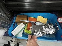 1 metalen rolluikkast met inhoud - afbeelding 4 van  6