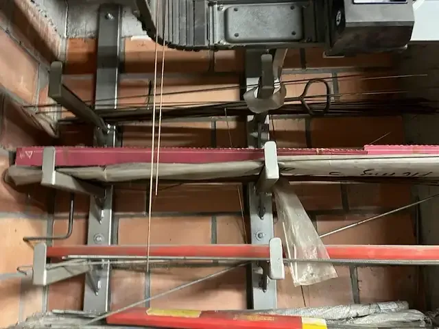 1 metalen wandrek inh div betonijzer en lasbagetten - afbeelding 5 van  6