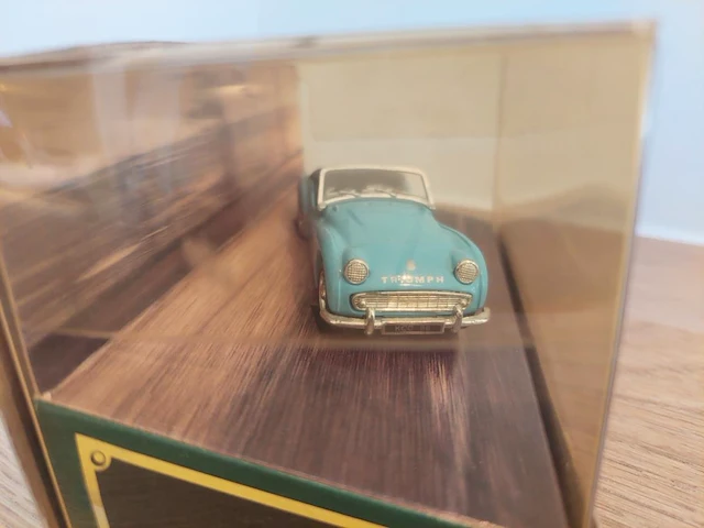 1 modelwagen corgi classic models triumph tr3a open top - afbeelding 2 van  4