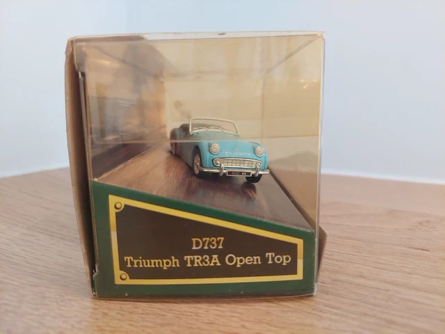 1 modelwagen corgi classic models triumph tr3a open top - afbeelding 3 van  4
